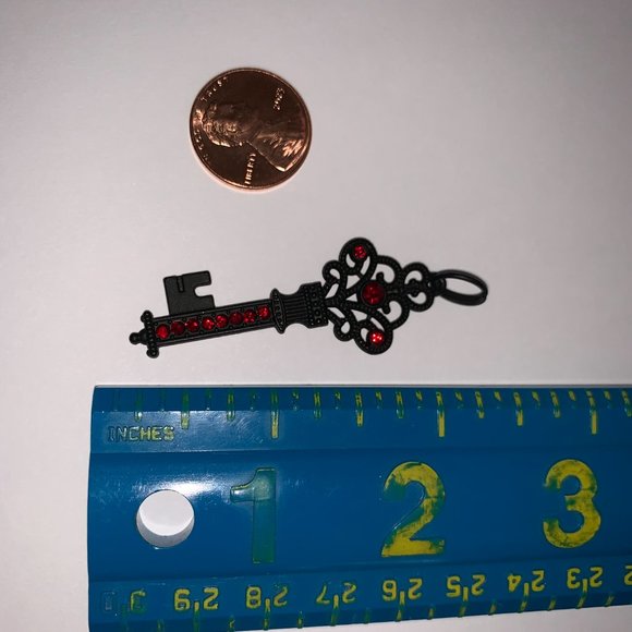 Black and Red Key Pendant - Picture 8 of 12